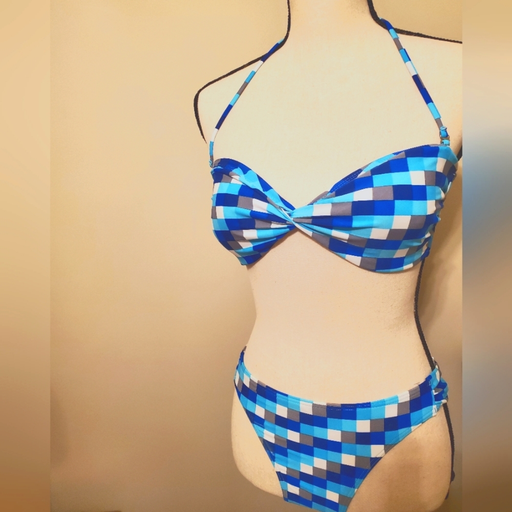 Bikini Top (2 lrg) & Bottom (1 Lrg)